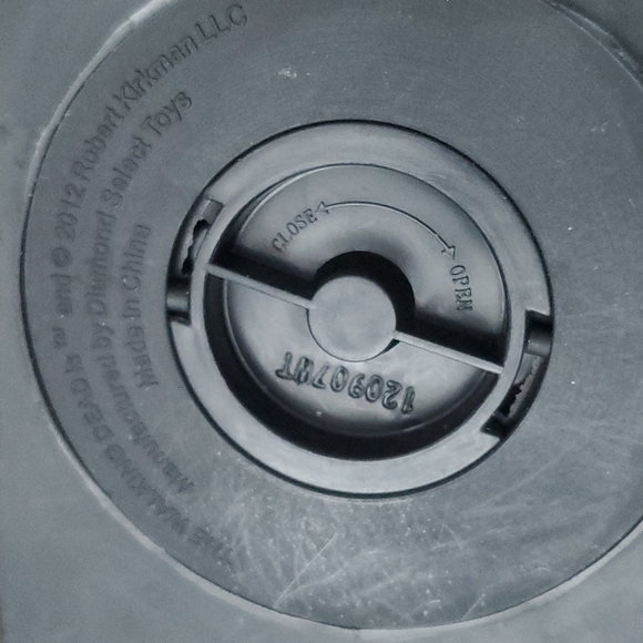 The Walking Dead Diamond Select Toys Zombie Coin Bank 2012 B&W - Piggy Bank - Picture 9 of 9